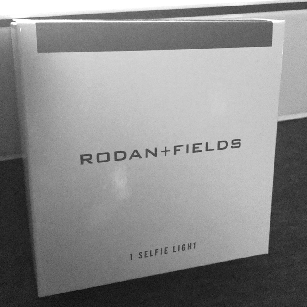 Rodan+Fields selfie light